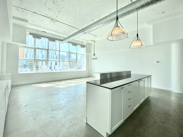 1055 - 155 Dalhousie St