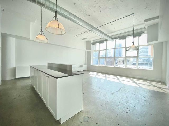 1055 - 155 Dalhousie St