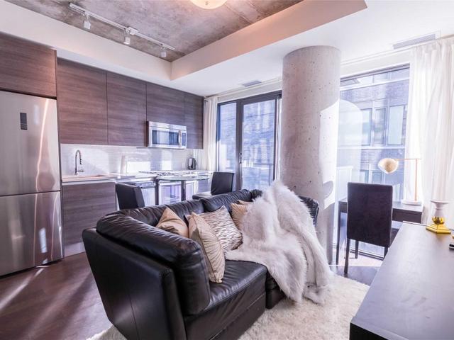 1001 - 111 Bathurst St