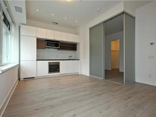 328 - 111 St Clair Ave W