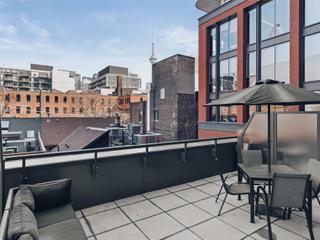 303 - 501 Adelaide St W