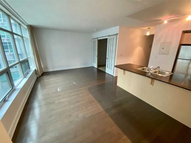 320 - 350 Wellington St W