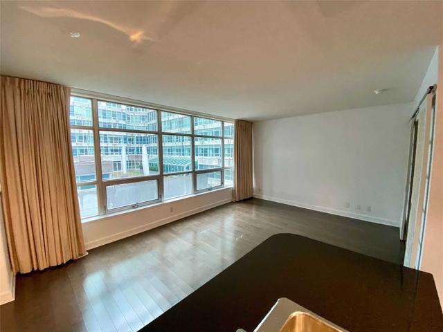 320 - 350 Wellington St W