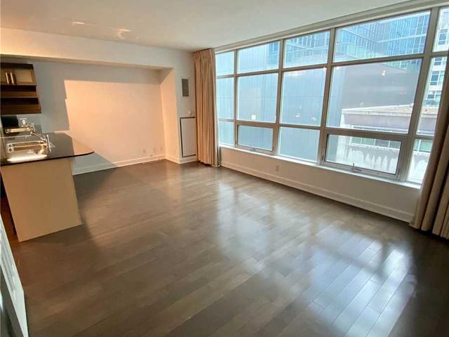 320 - 350 Wellington St W