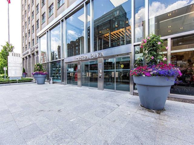 522 - 111 St Clair Ave W