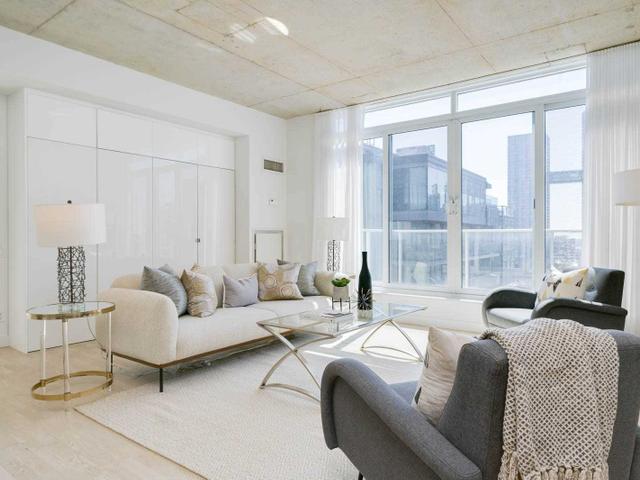 1009 - 75 Portland St