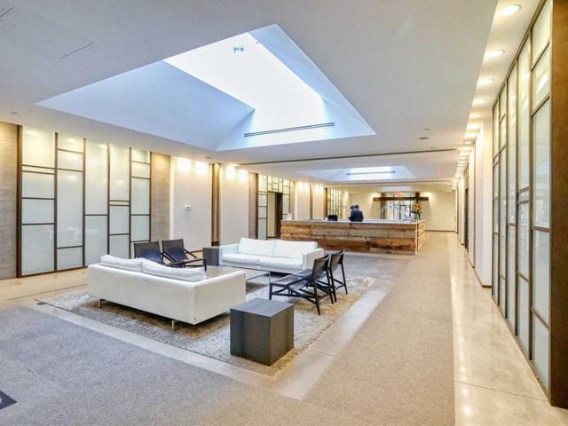 832 - 1030 King St W