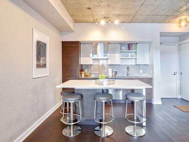 832 - 1030 King St W