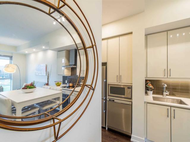 407 - 75 The Donway West