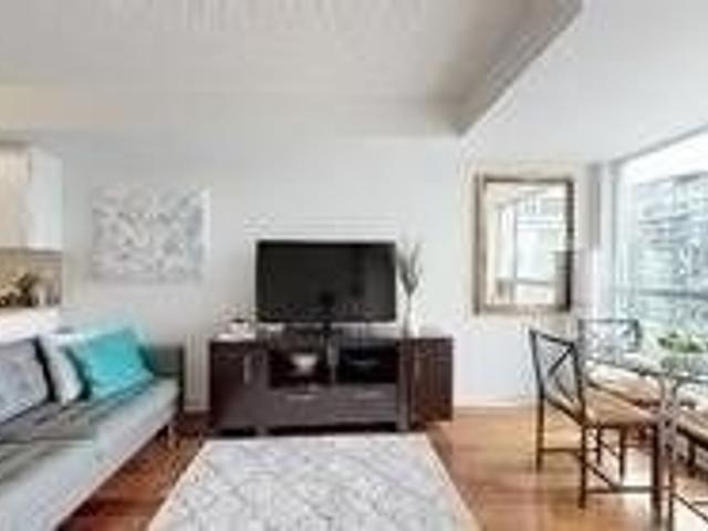 1703 - 230 King St