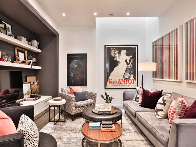 TH 13 - 850 Richmond St W