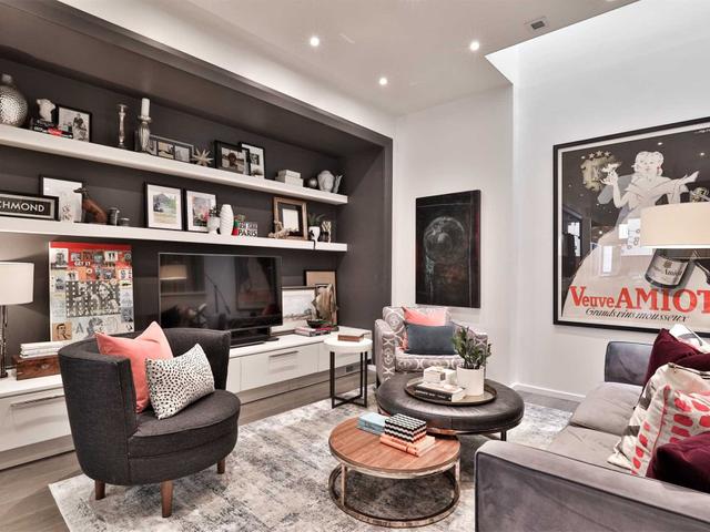 TH 13 - 850 Richmond St W