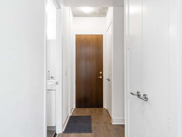 202 - 399 Adelaide St W