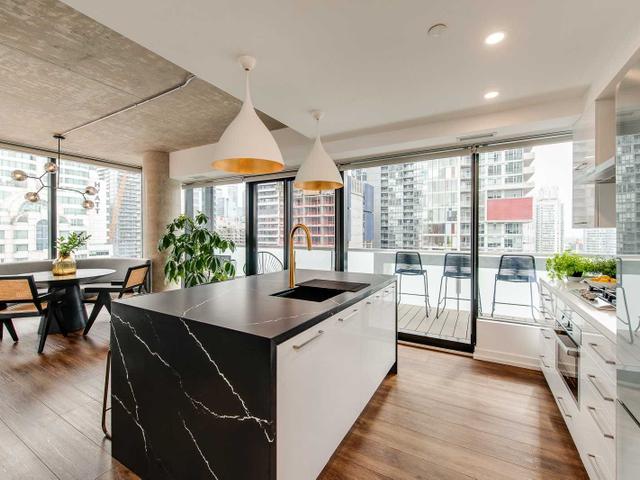 1307 - 11 Charlotte St