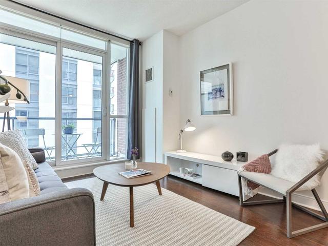 604 - 38 The Esplanade Ave