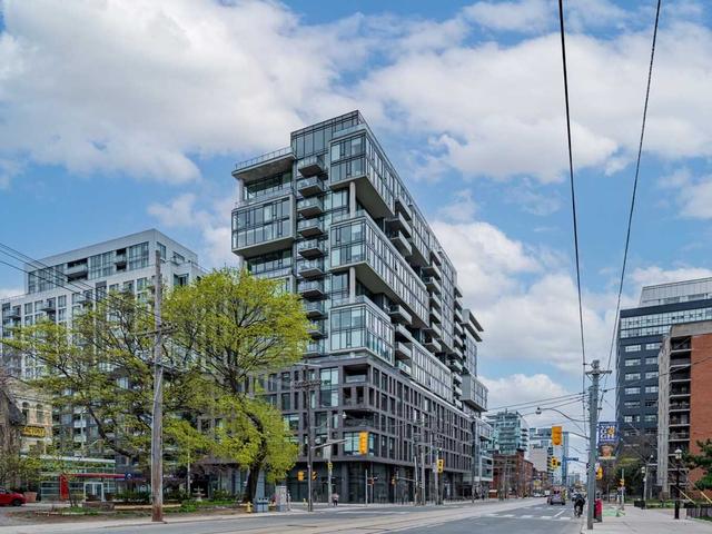 818 - 111 Bathurst St