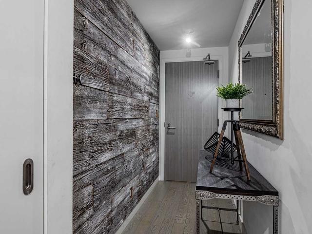 818 - 111 Bathurst St