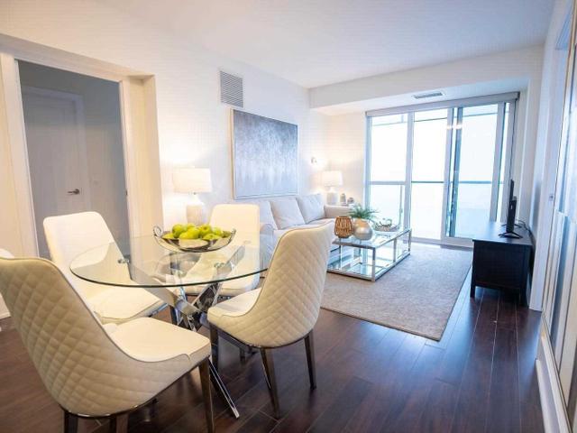 4001 - 300 Front St W