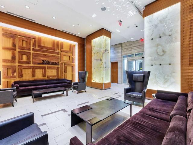 4205 - 300 Front St W