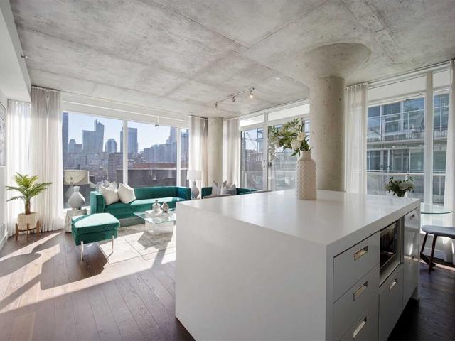 807 - 75 Portland St