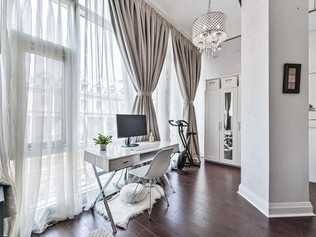 305 - 477 Richmond St W