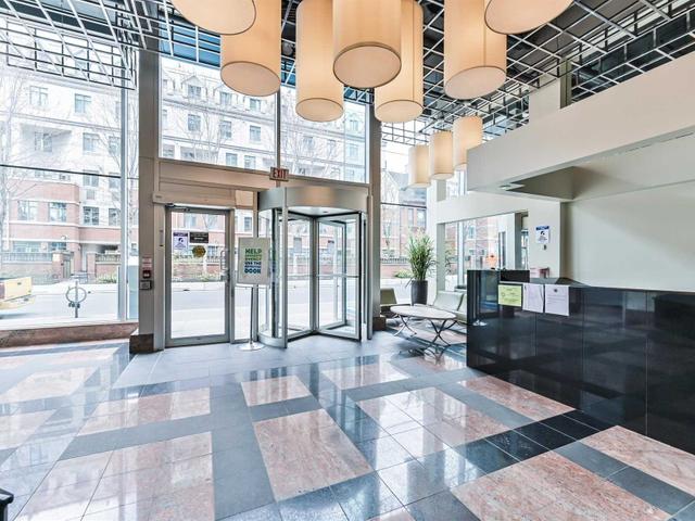 305 - 477 Richmond St W