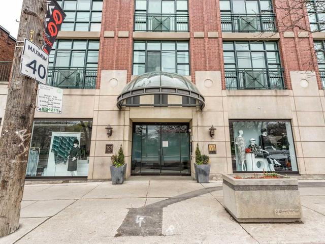 208 - 901 Queen St W