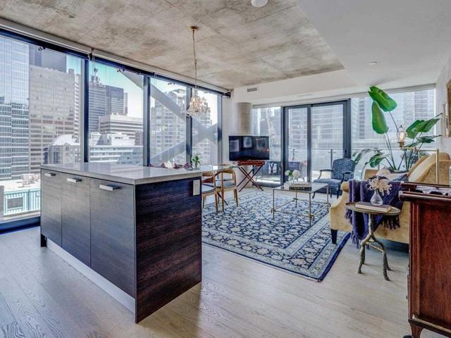 1104 - 224 King St W