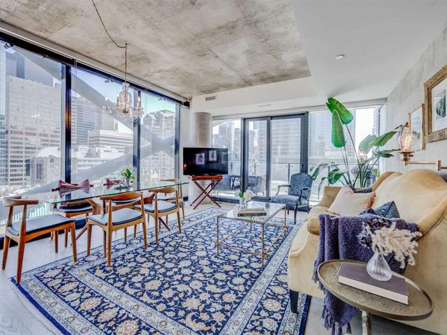 1104 - 224 King St W