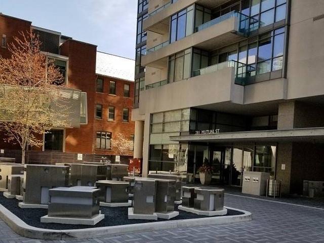 1902 - 281 Mutual St