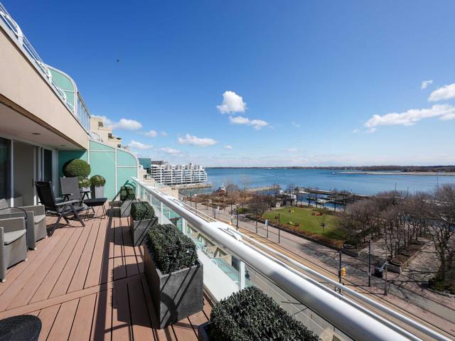 805W - 480 Queens Quay W