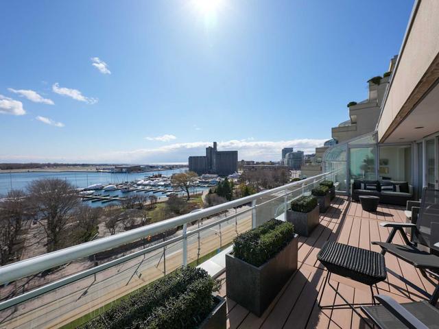 805W - 480 Queens Quay W