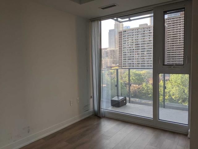 1004 - 50 Wellesley St E