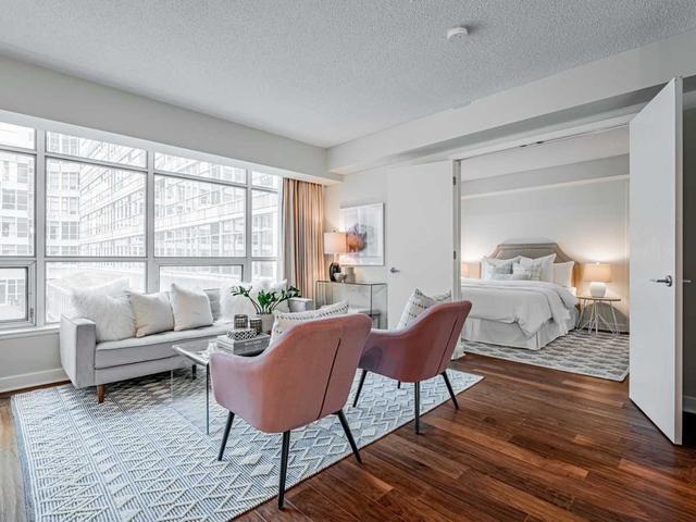 322 - 350 Wellington St W