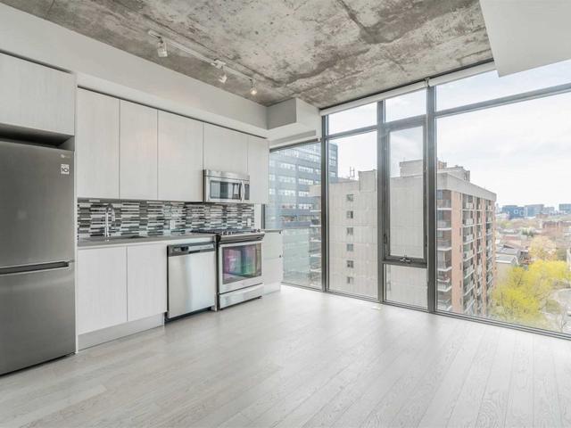 806 - 111 Bathurst St