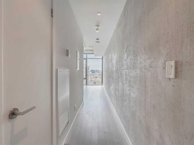 806 - 111 Bathurst St