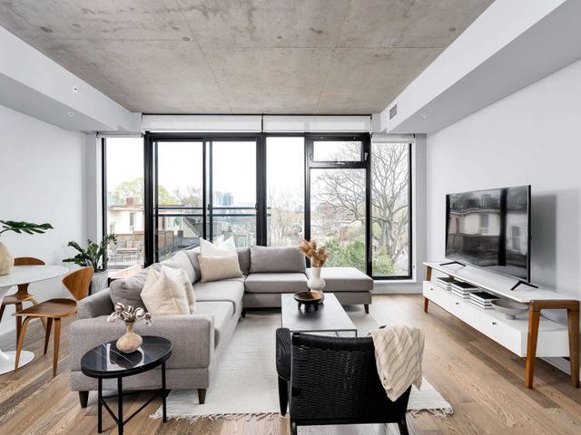 303 - 1239 Dundas St W