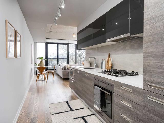 303 - 1239 Dundas St W