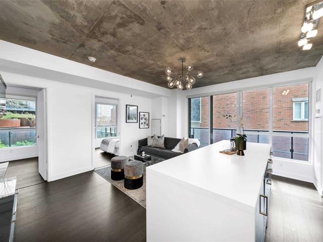 352 - 1030 King St W