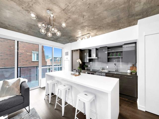 352 - 1030 King St W