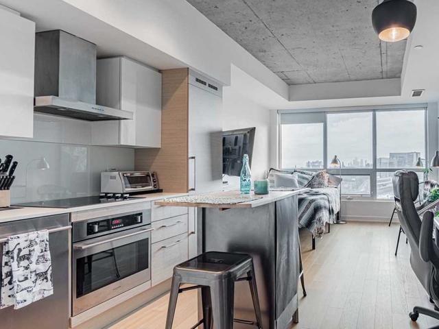 1224 - 1030 King St W