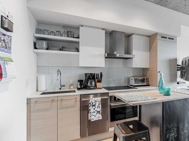 1224 - 1030 King St W