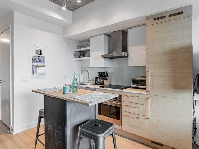 1224 - 1030 King St W