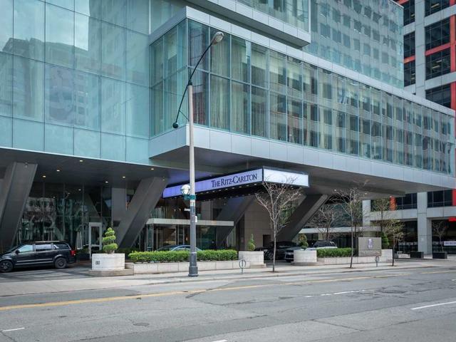 2501 - 183 Wellington St W