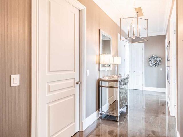 2501 - 183 Wellington St W