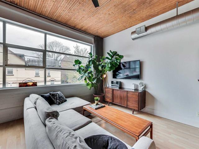 217 - 365 Dundas St E