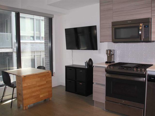 425 - 111 Bathurst St