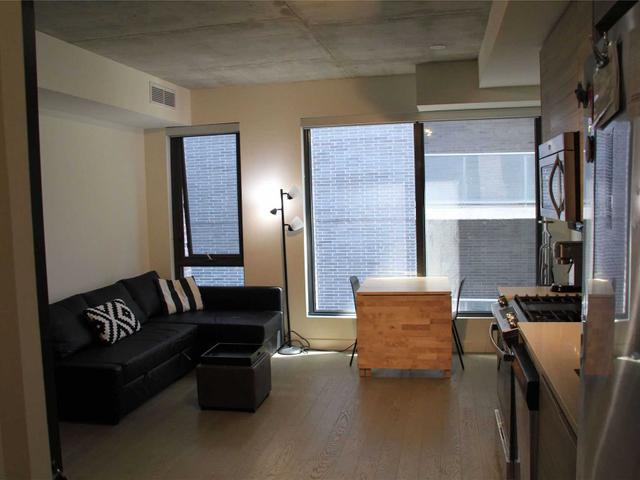 425 - 111 Bathurst St