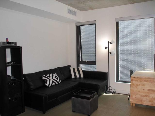 425 - 111 Bathurst St