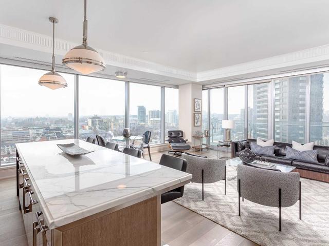 1601 - 55 Scollard St